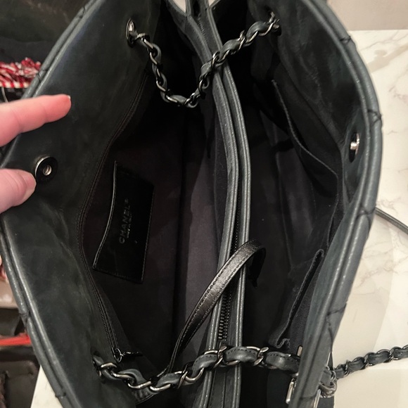 CHANEL Just Mademoiselle Tote Bag Black Iridescent Quilted Leather - Picture 5 of 15